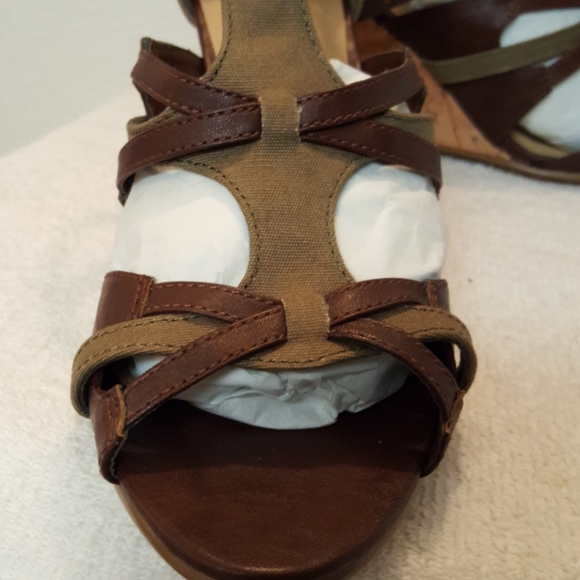 Shoe Dazzle Wedges - Picture 6 of 8